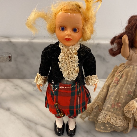 Other Creepy Vintage Dolls With Eyes That Move The Girls Head And